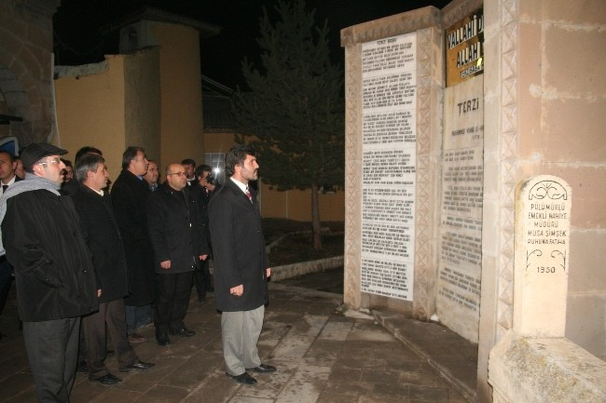 2014\'ü Mezarlıkta Karşıladılar