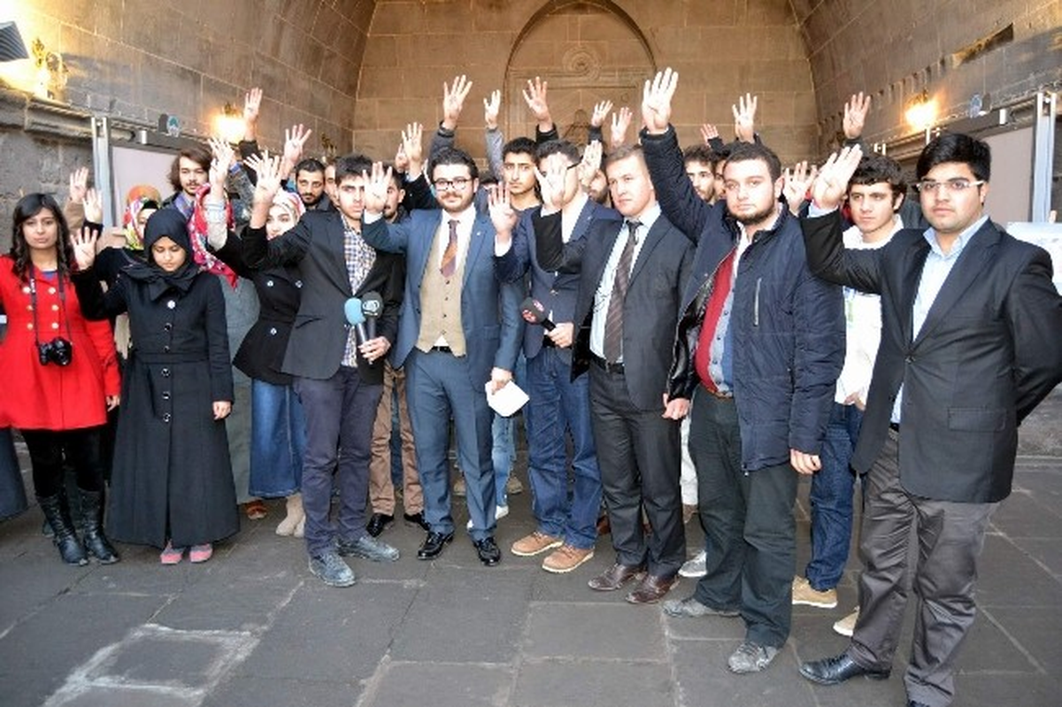 AK Parti Gençlik Kollarından \'Fethin Yıl Dönümünde Mazlum Coğrafyası\' Konulu Fotoğraf Sergisi