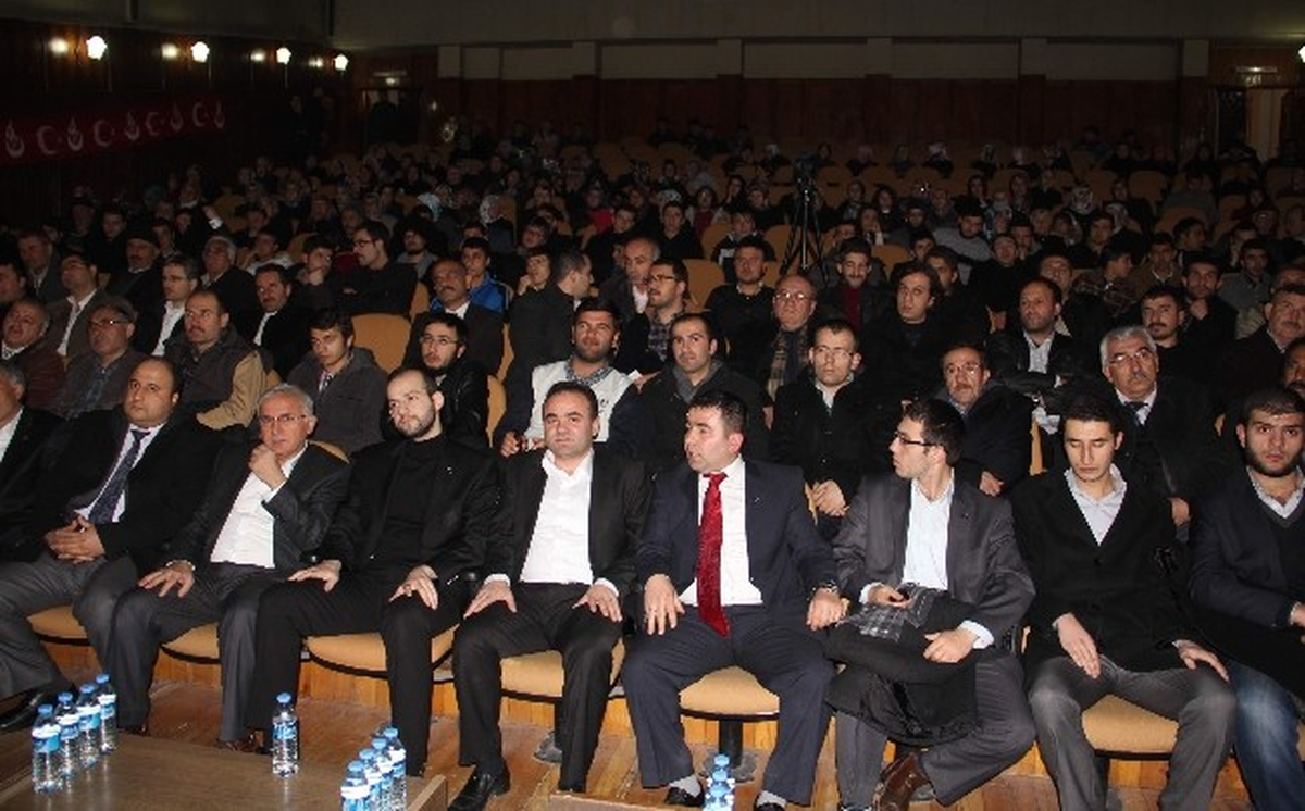 Alperenlerden "Mekke\'nin Fethi ve Muhsin Yazıcıoğlu"Nu Anma Gecesi