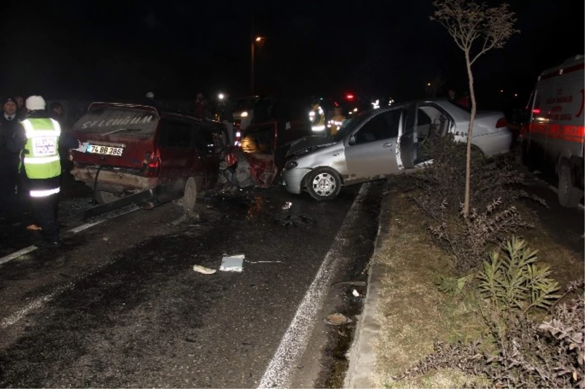 Bartın\'da Yeni Yılın İlk Trafik Kazası: 1 Ölü, 6 Yaralı