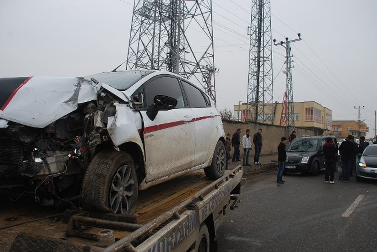 Batman-Hasankeyf Yolunda Trafik Kazası