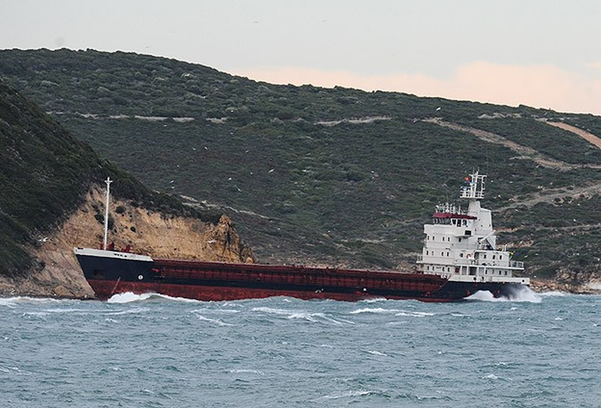 Çanakkale Boğazı\'nda Kuru Yük Gemisi Karaya Oturdu