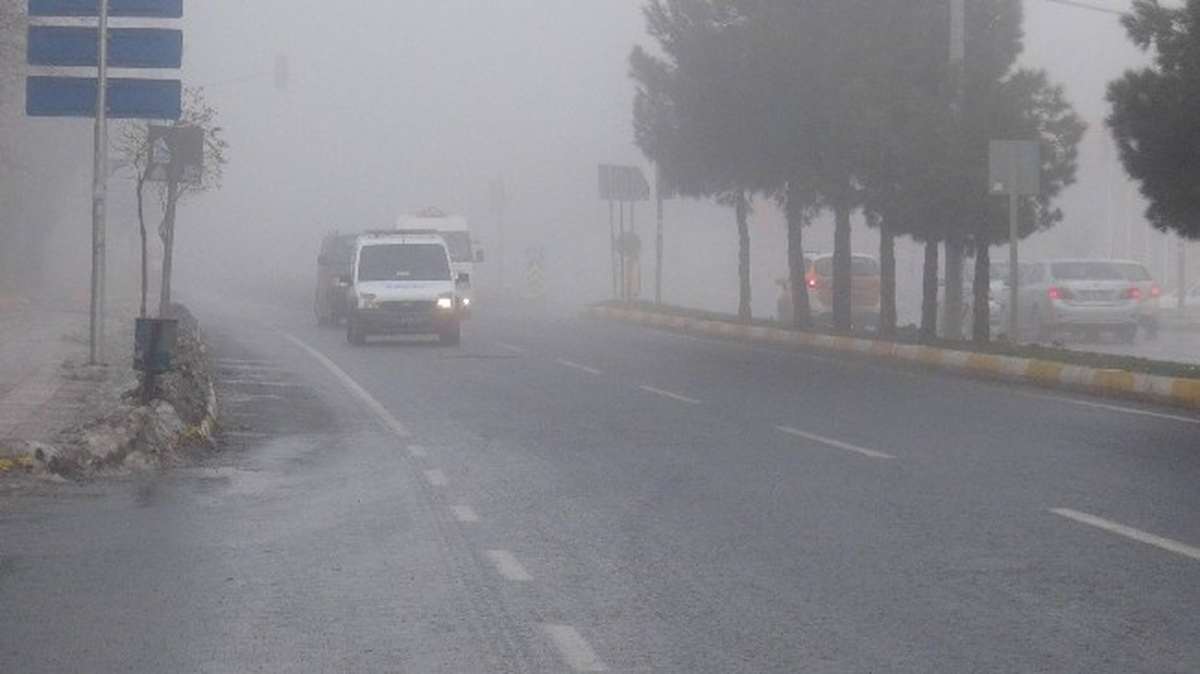 Diyarbakır\'da Etkili Olan Sis Hayatı Olumsuz Etkiliyor