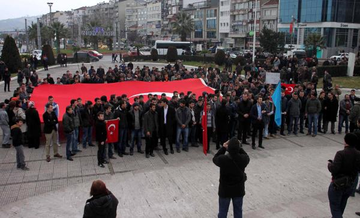 Ereğli\'de Uludere Anma Programı Protesto Edildi