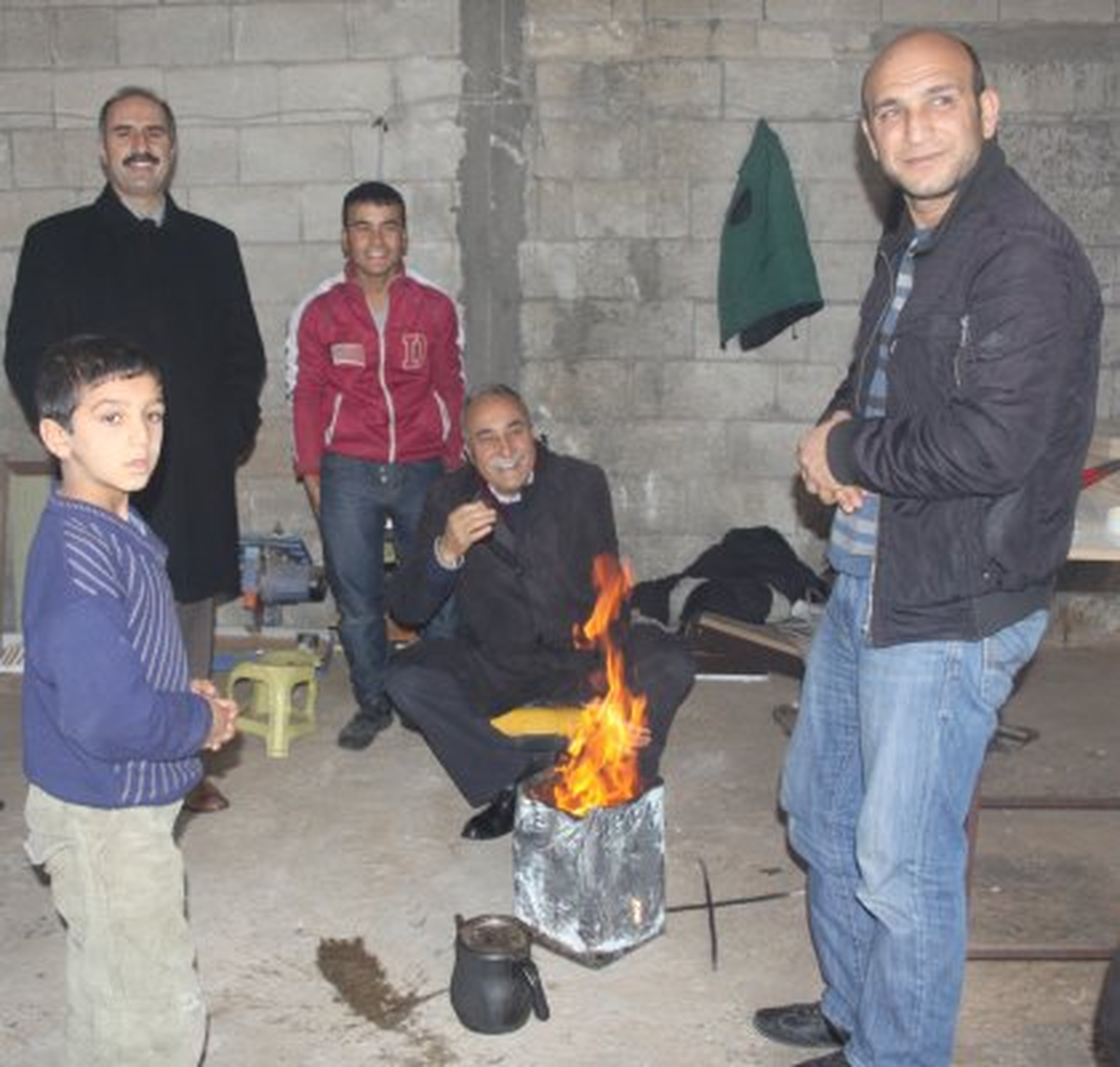 Fakıbaba Atölye\'de Isındı Ateşte Pişen Çaydan İçti
