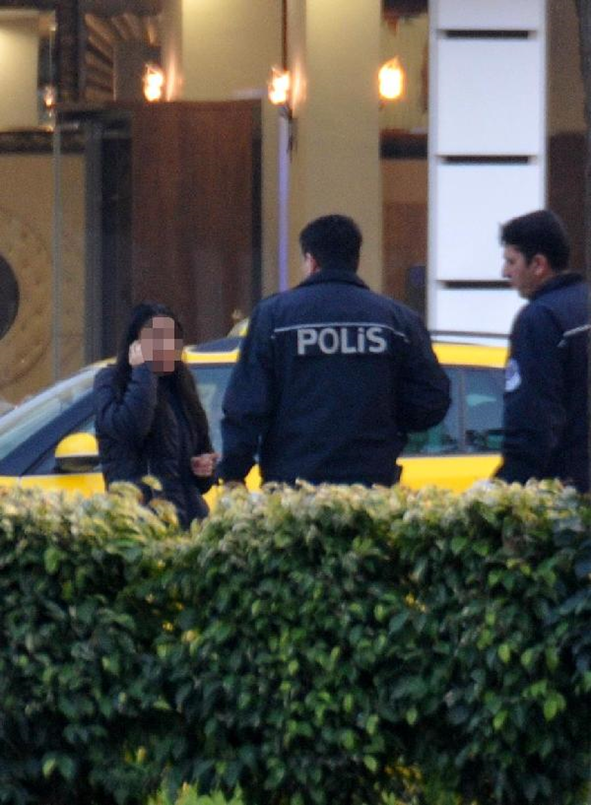 Şiddet Mağduru Genç Kız Polise Sığındı