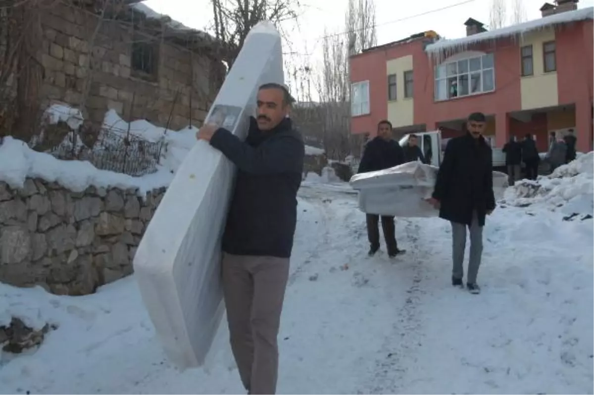 İşadamları, Evi Yanan Aileye Yardım Eli Uzattı