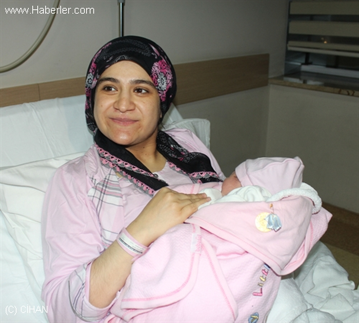 İstanbul\'da Yılın İlk Bebeği \'Meryem Vildan\' Oldu
