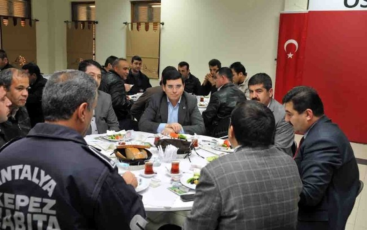 Kepez Belediye Başkanı Tütüncü, Zabıta ve Özel Güvenlik Görevlileriyle Kahvaltıda Buluştu