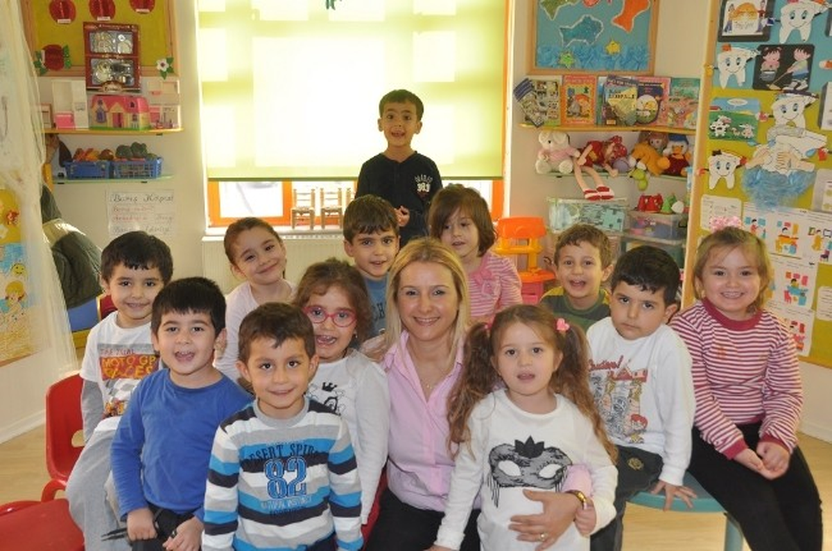 Minik Gkv\'liler Yeni Yıl Kartlarını Kendileri Yaptı