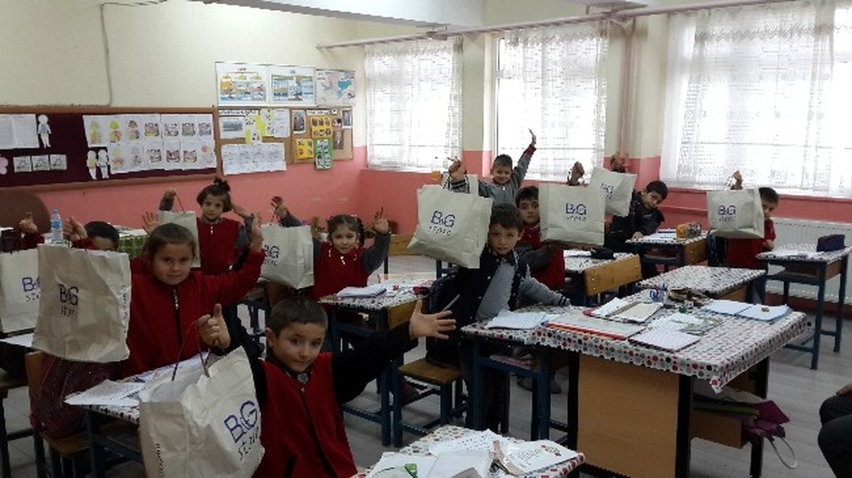 Nasırlı İlkokulu Öğrencilerine Yeni Yıl Hediyesi