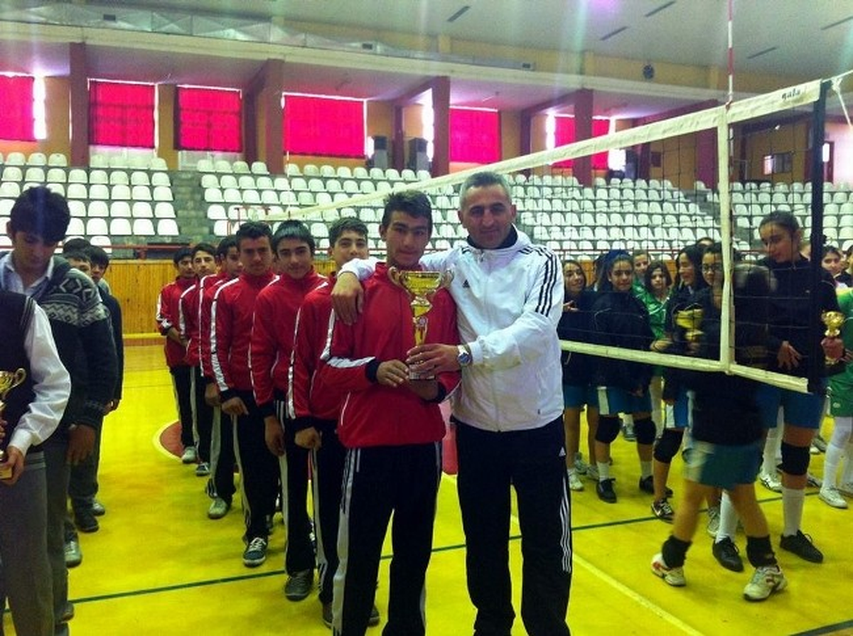 Pamukpınar Ortaokulu Voleybolda Namağlup İl Birincisi Oldu