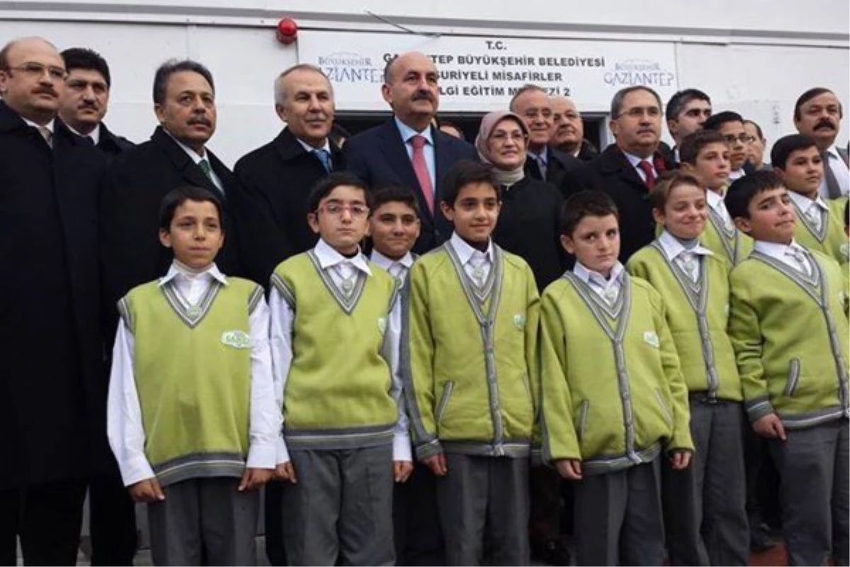 Sağlık Bakanından Suriyeli Öğrencilere Ziyaret