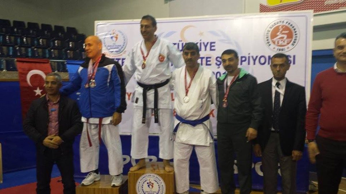 Şamdan Gençlere Taş Çıkarttı
