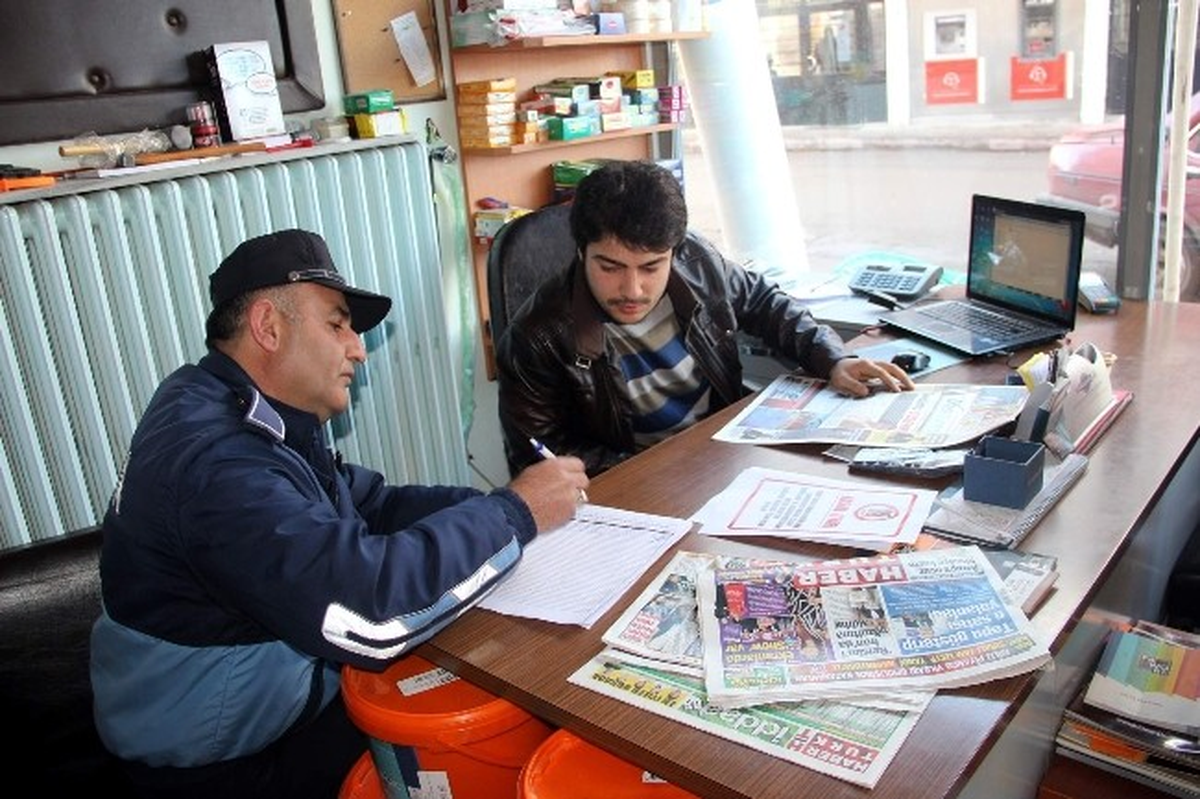 Suşehri\'nde Uçucu Madde Satan İş Yerlerine Uyarı Levhaları Asıldı