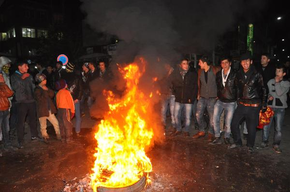 Üniversite Öğrencileri Yılbaşına Konteyner Kentte Girdi(2)