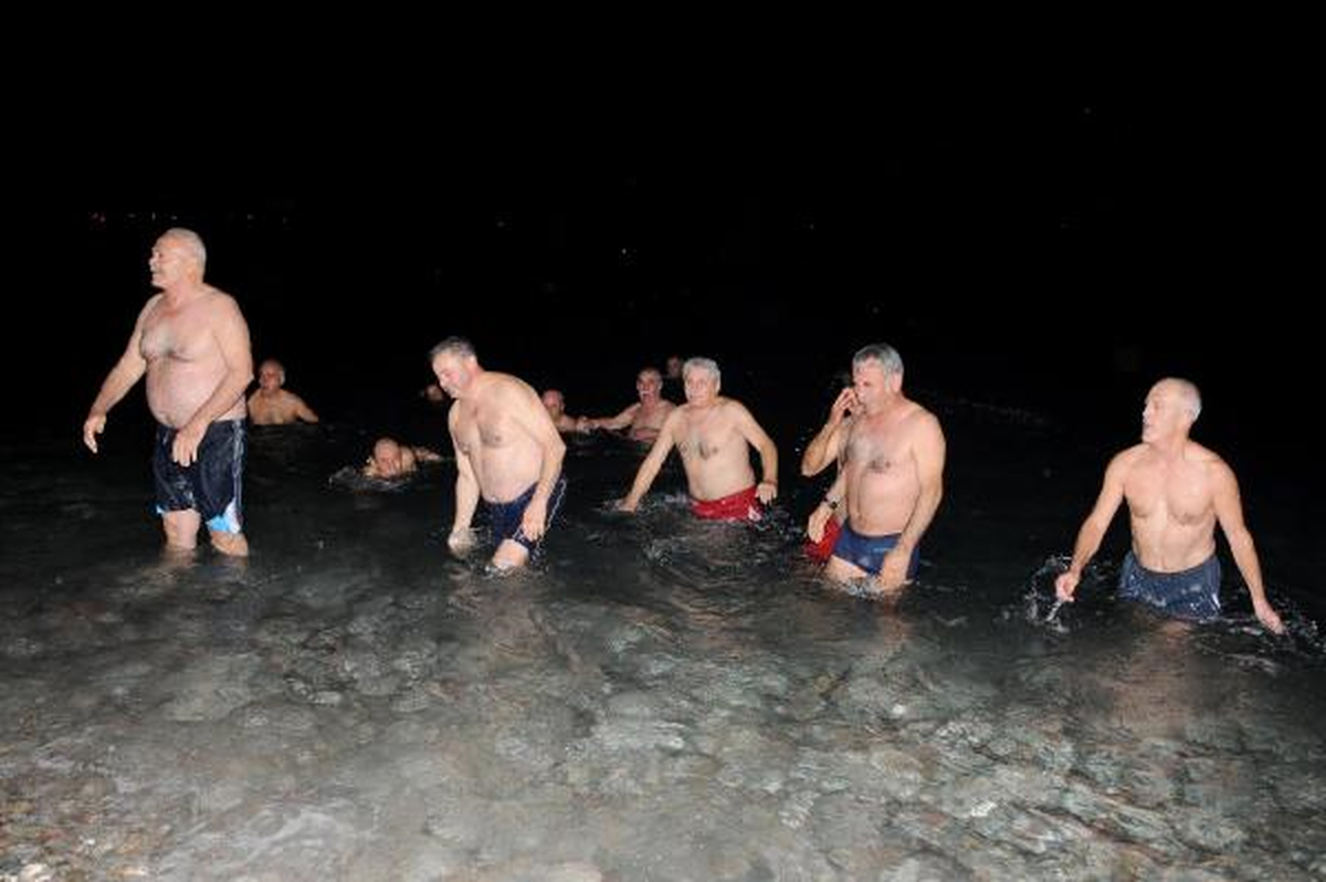 Yeni Yıla Denizde Girdiler