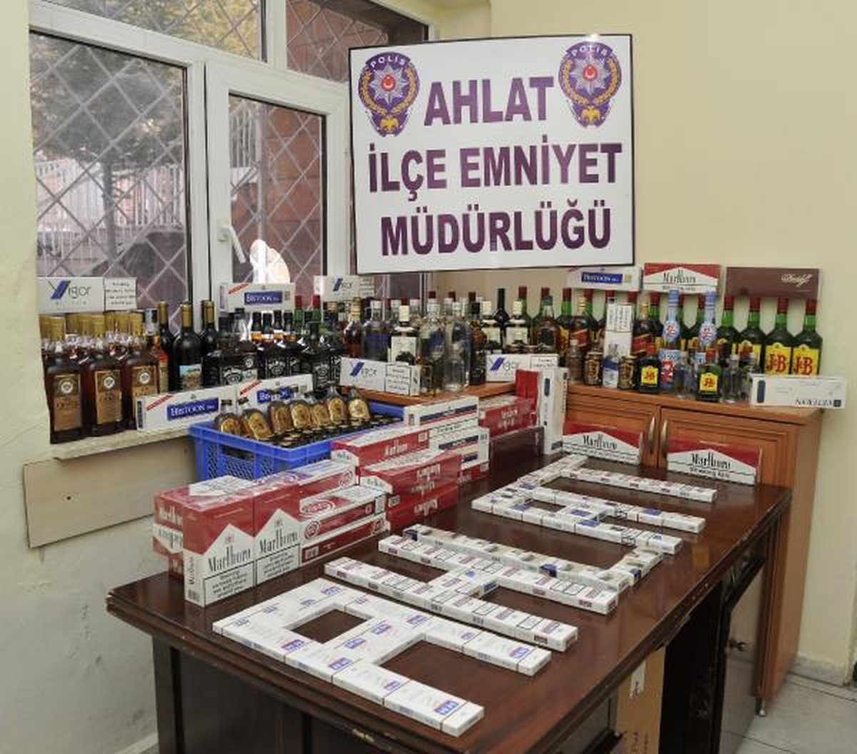 Ahlat\'ta Kaçak İçki ve Sigara Operasyonu