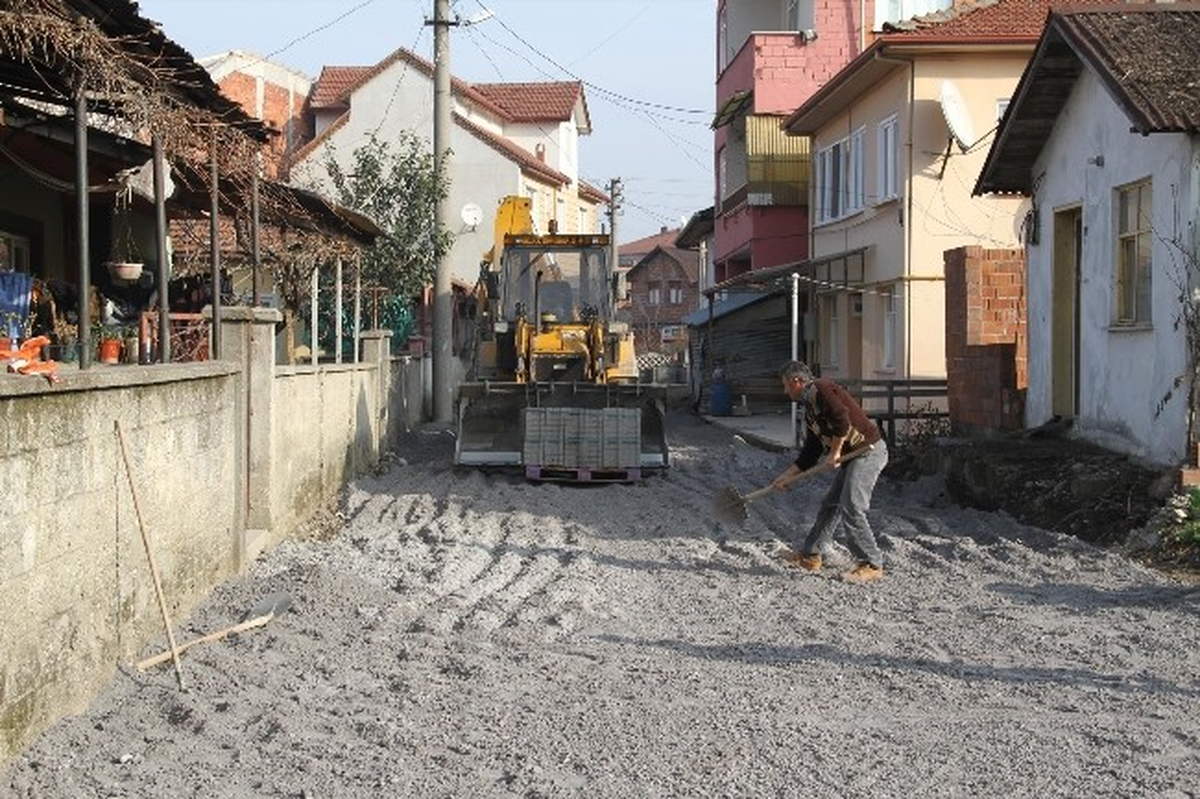 Akyazı\'da Örnek Sokak Çalışmaları Sürüyor