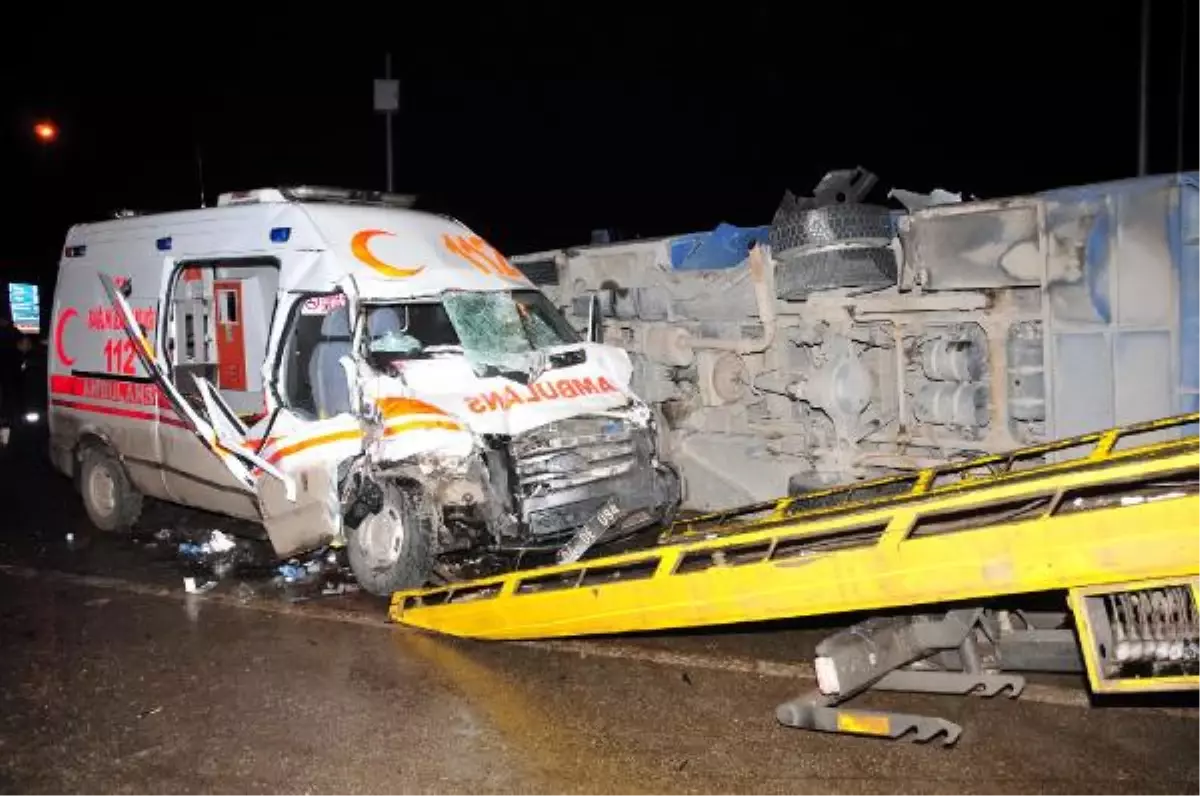 Ambulansla Cezaevi Ring Aracı Çarpıştı: 1 Ölü, 11 Yaralı