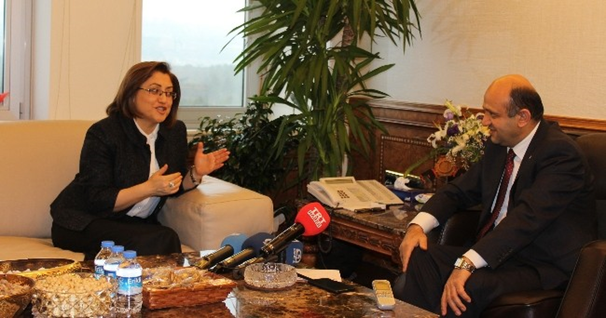 Bakan Işık, Eski Aile ve Sosyal Politikalar Bakanı Şahin\'i Kabul Etti