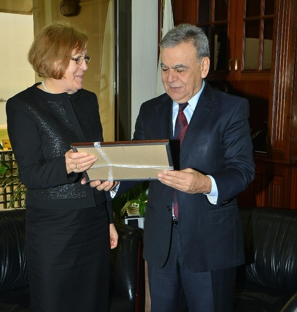 Başkonsolos, İzmir\'in "Fahri Hemşehrisi" Oldu