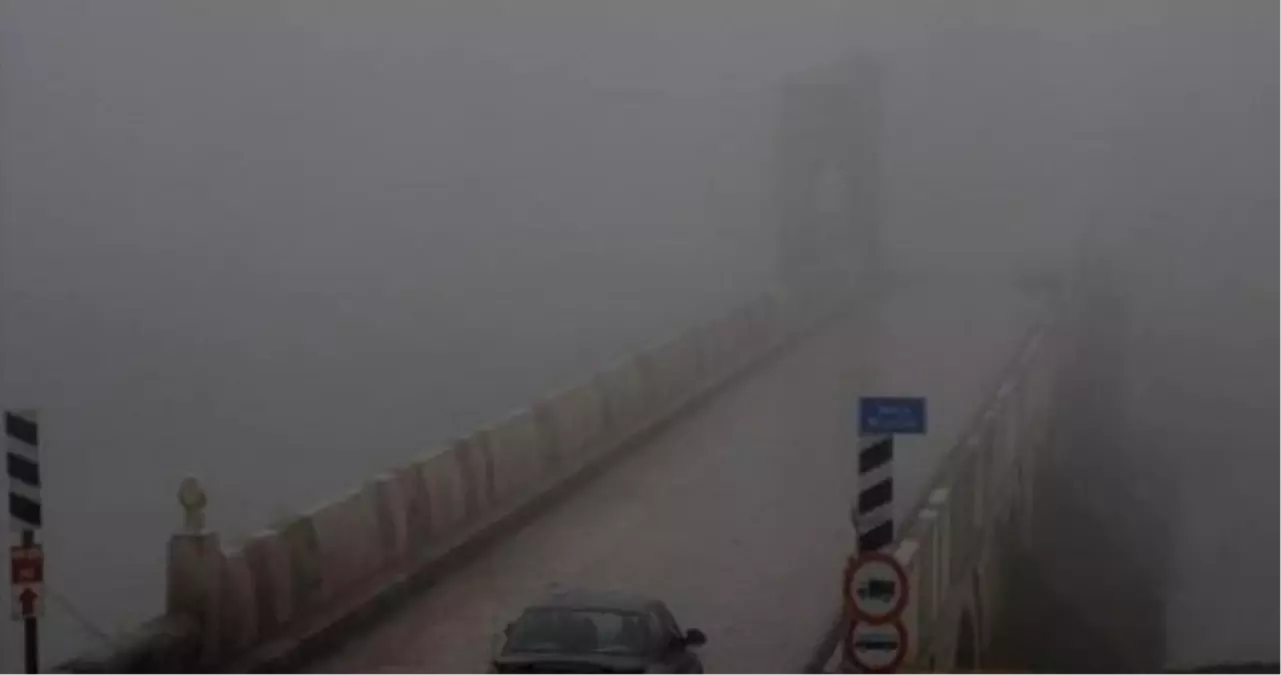 Bosna Hersek\'te, Yoğun Sis Hava Ulaşımını Aksattı