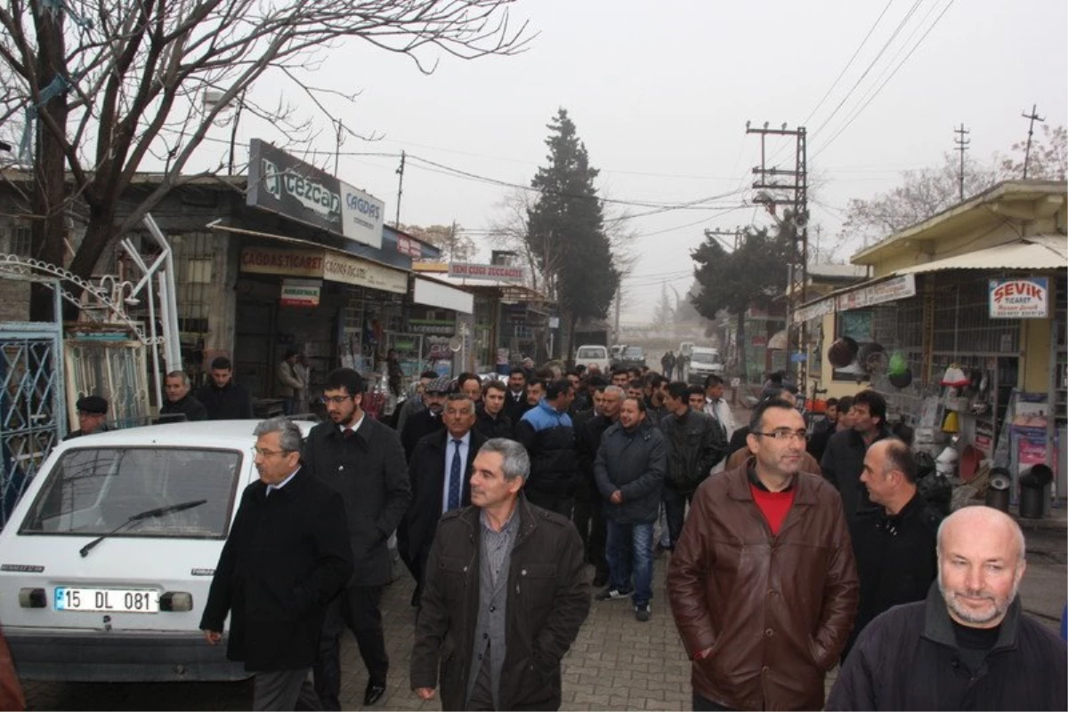 Burdur \'da Ak Parti Heyeti Yılın İlk Gününde Arasta Esnafı ile Buluştu.