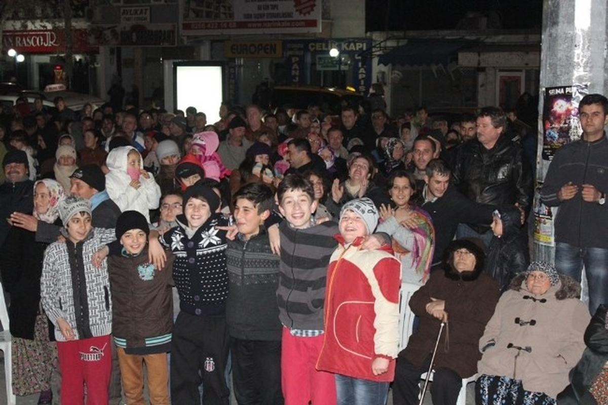 Burhaniye\'de Coşkulu Yeni Yıl Karşılaması