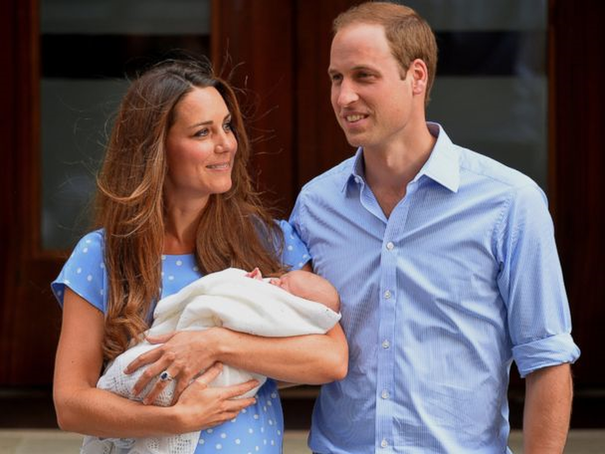 Cambridge Düşesi Kate\'in Doğumunu Yaptıran Doktor Şövalyelik ile Ödüllendirildi