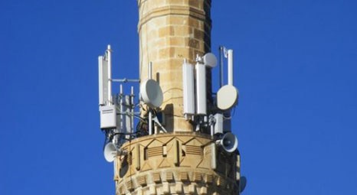 Cami Minaresindeki Baz İstasyonları