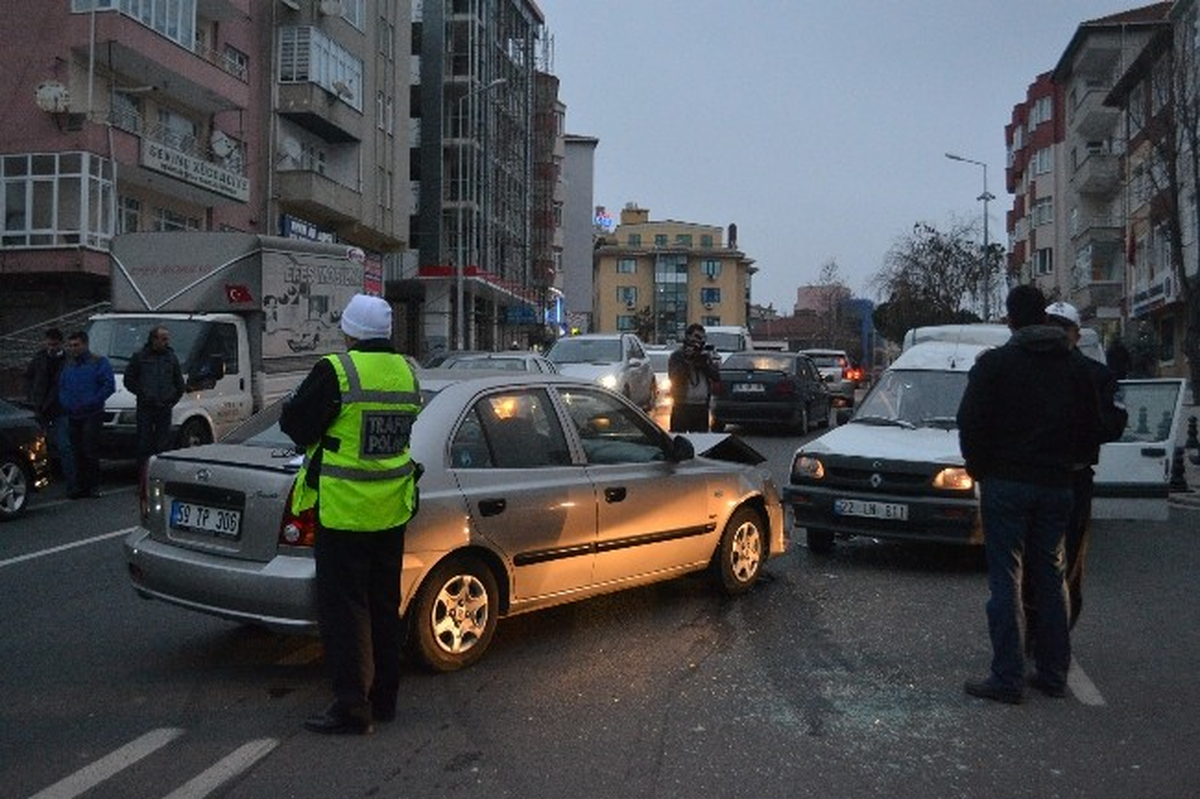 Çerkezköy\'de Kaza: 2 Yaralı