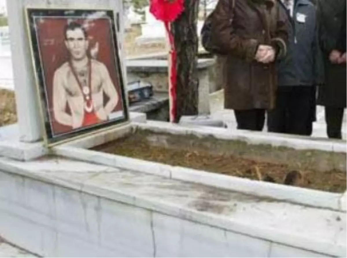 Dünya Şampiyonu Milli Güreşçi Kaplan Mezarı Başında Anılacak