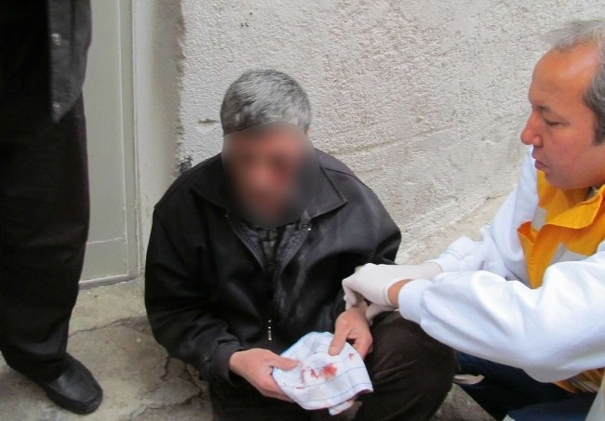 Edremit\'te Yolda Fenalaşan Kişi Hastaneye Kaldırıldı