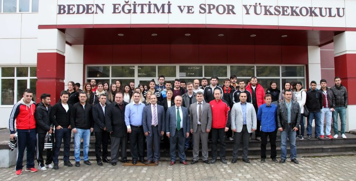 GAÜN\'de Başarılı Sporcular Ödüllendirildi