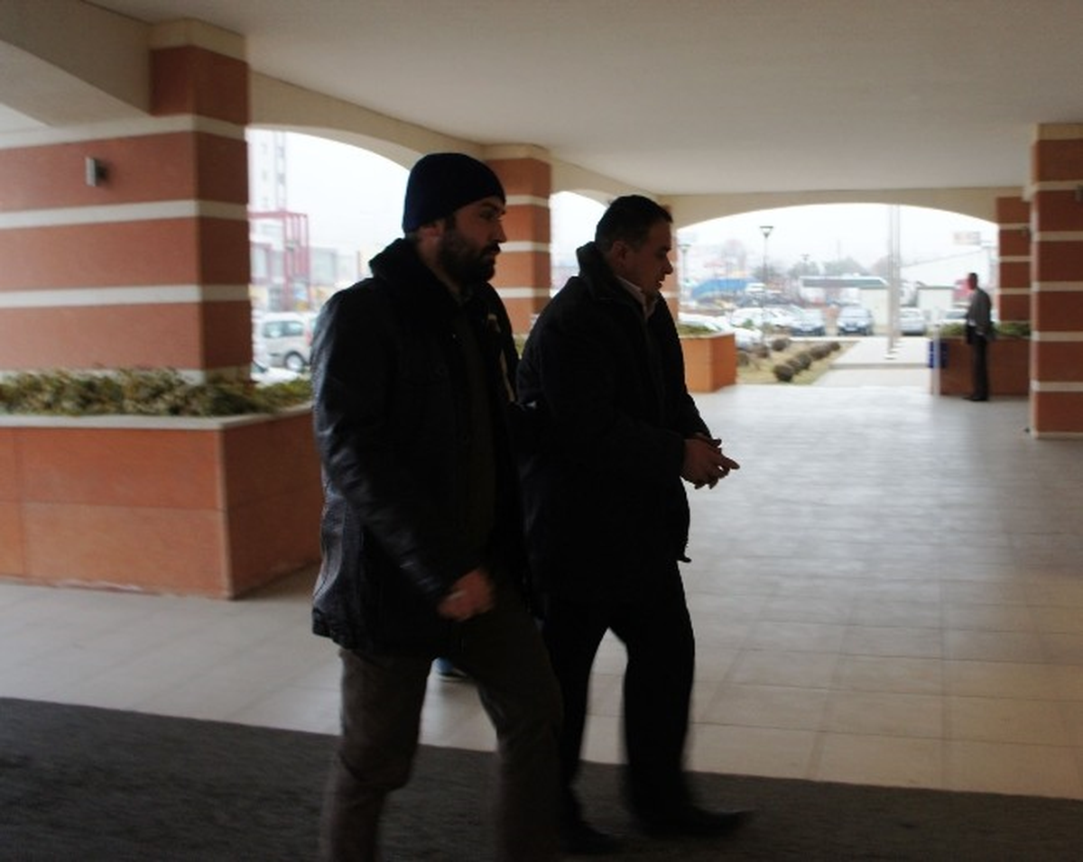 Hırsızlar Yakayı Ele Verdi