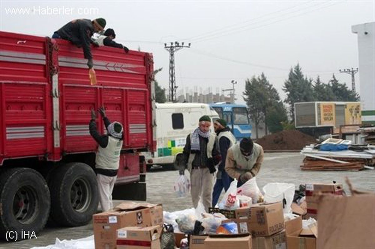 İhh\'den Suriye\'ye 3 Tır Yardım