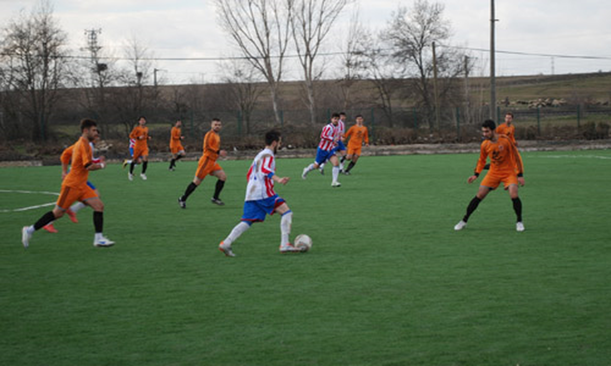 Karacakılavuz ve Veliköyspor\'un Sahaları Kapatıldı