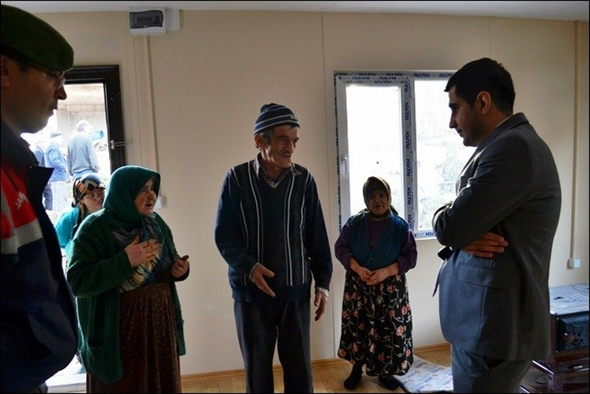 Kaymakam İzmir, Prefabrik Evlerde İnceleme Yaptı