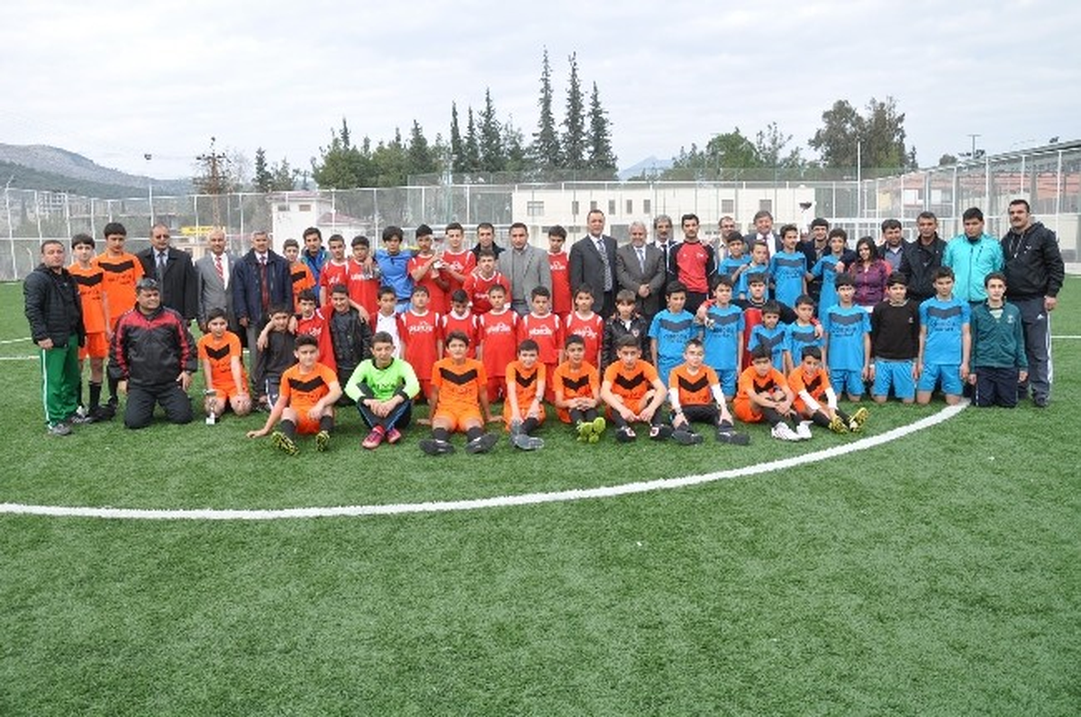 Kozan\'da Yıldızlar Futbol Turnuvası Sona Erdi