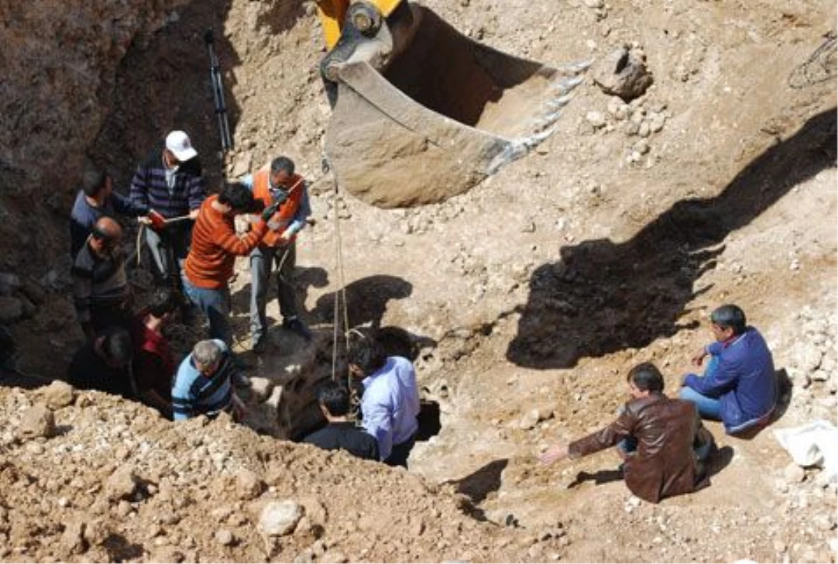 Mardin\'de Kayıp Kişiler İçin Mezar Açıldı
