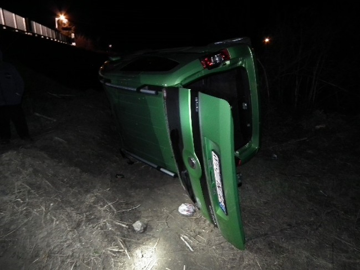 Tekirdağ\'da Otomobil Dereye Uçtu: 2 Yaralı