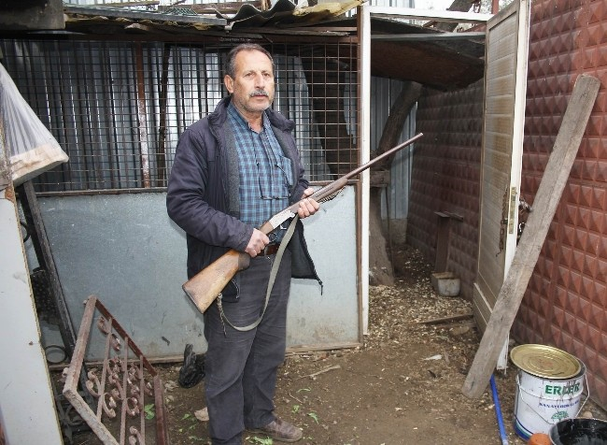 Balıkesir\'de Kümeste Tüfekli Hırsız Nöbeti