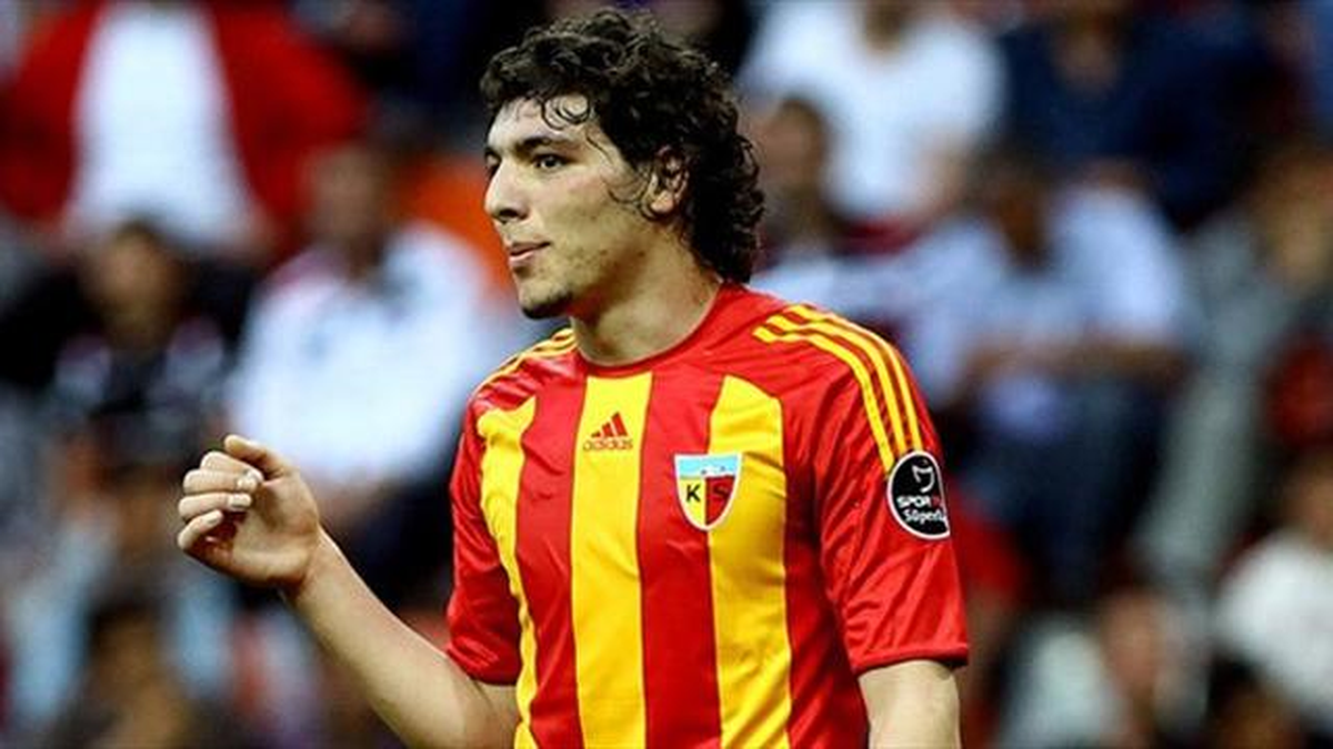 Galatasaray, Salih\'e Karşılık Yekta ve Ceyhun\'u Önerecek