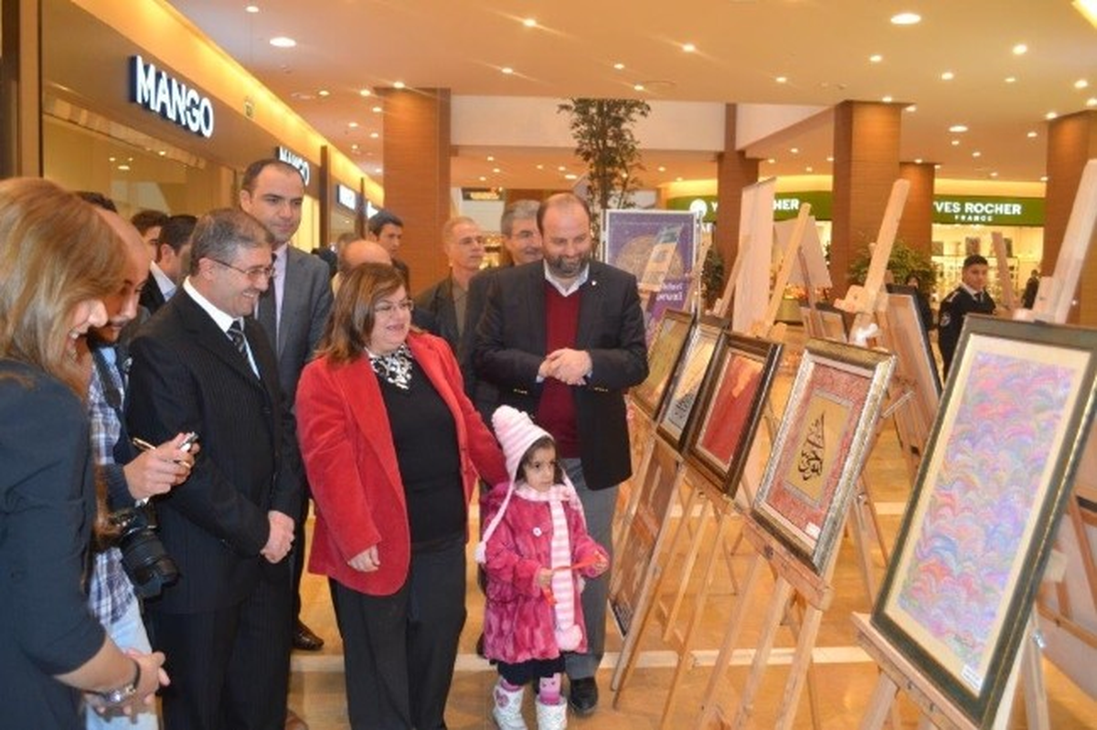 Şanlıurfa Gençlik Merkezi Piazza\'da \'Ebru ve Hat\' Sergisi Açtı