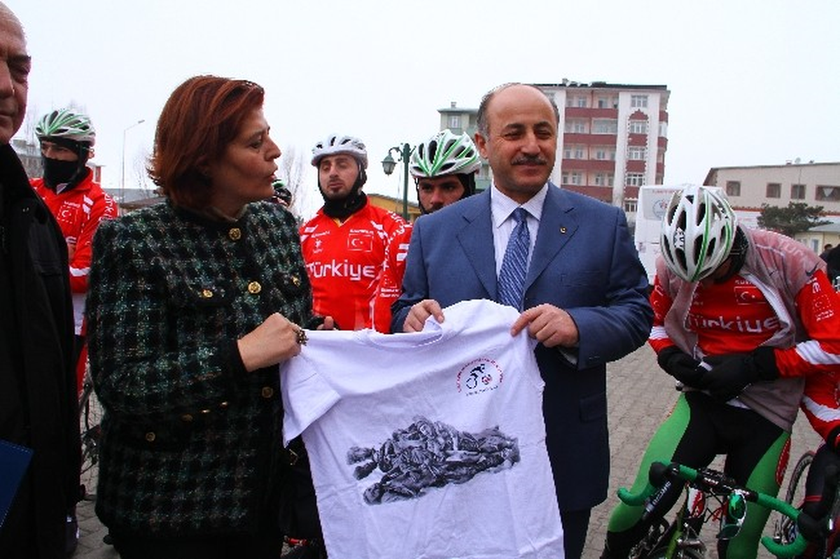 Sarıkamış Şehitleri İçin Pedal Çeviren Bisikletçiler Ardahan\'a Ulaştı