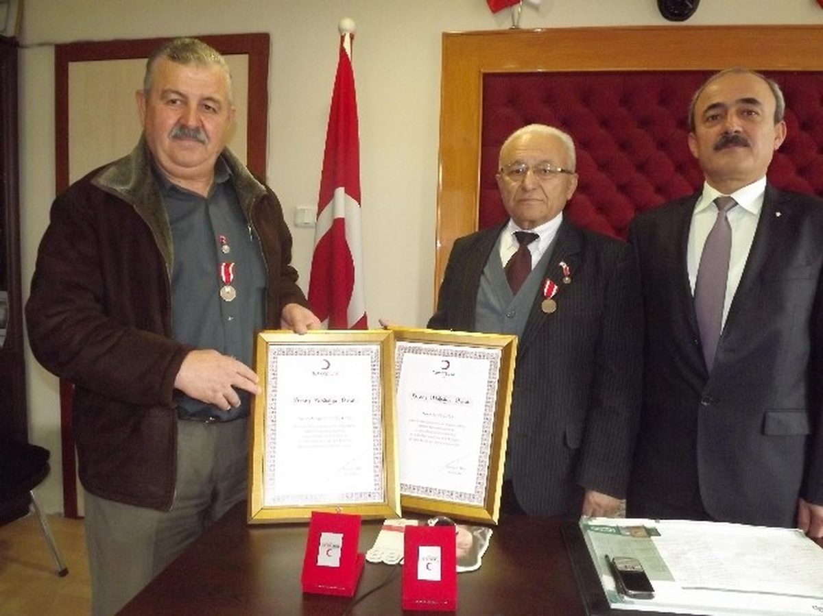 Seydişehir Kızılay Onursal Başkanı Tatlı\'ya Bronz Madalya