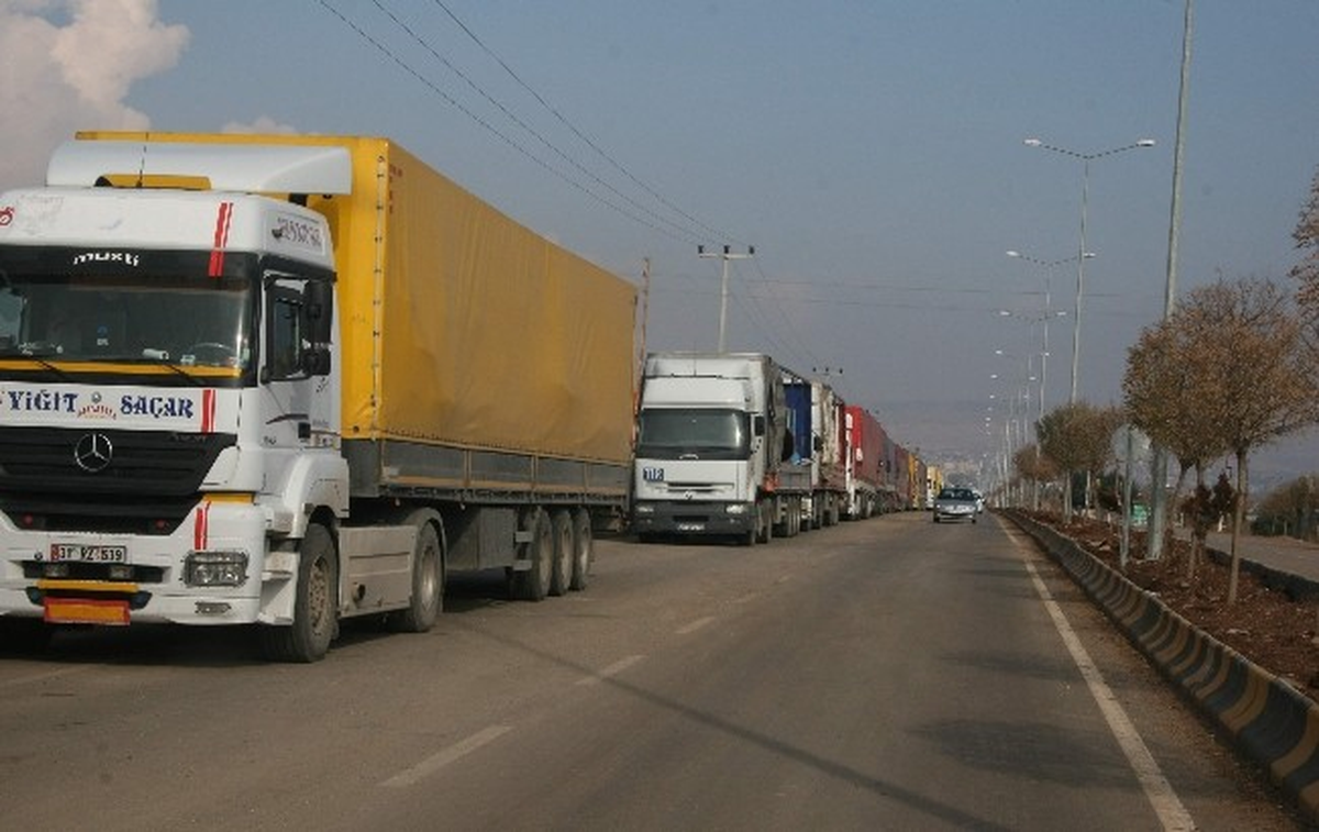 Sınırda 4 Kilometrelik Tır Kuyruğu