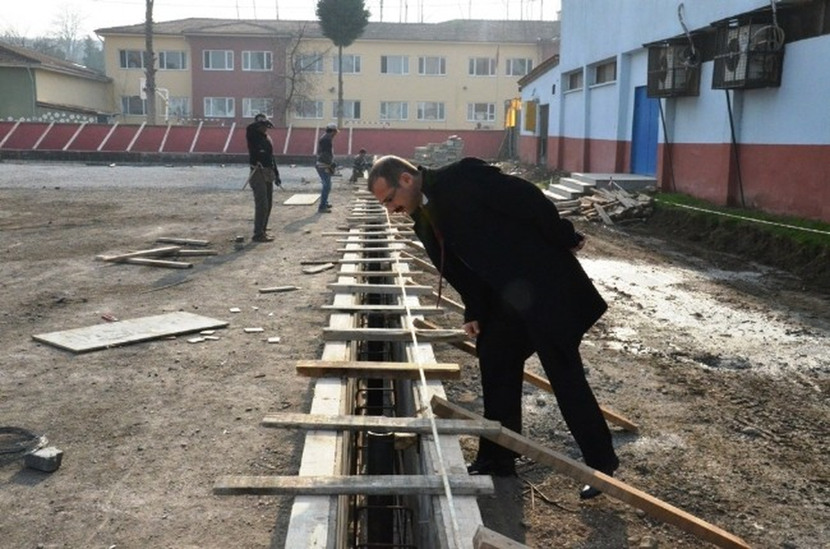 Tenis Kortu İnşaatı Başladı