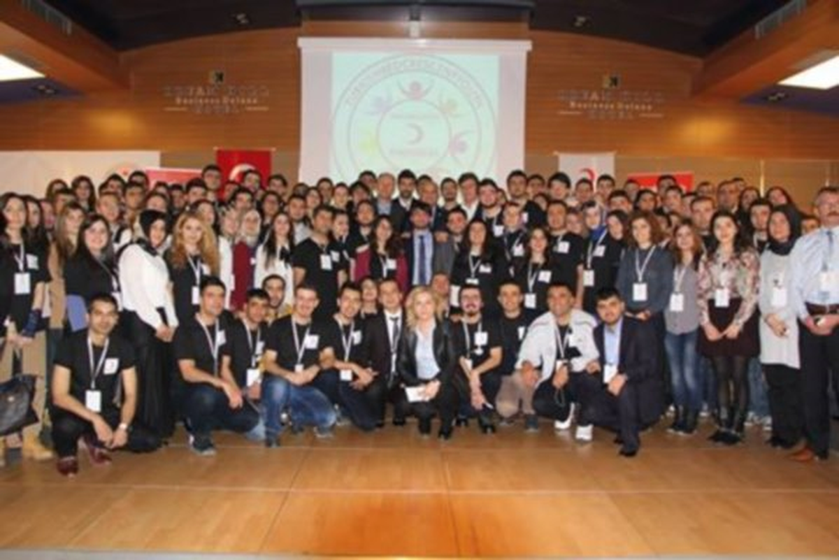 Türk Kızılayı Gençlik Zirvesi İstanbul\'da Yapıldı
